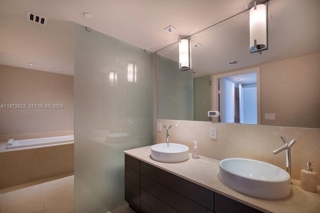 Building Photo - 465 Brickell Ave