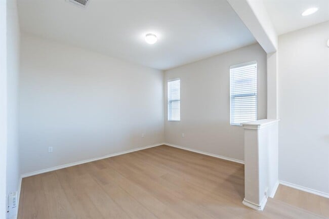 Building Photo - 1918 Tasmanian Tiger Trace