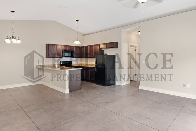 Building Photo - 4809 N Hillside Ct