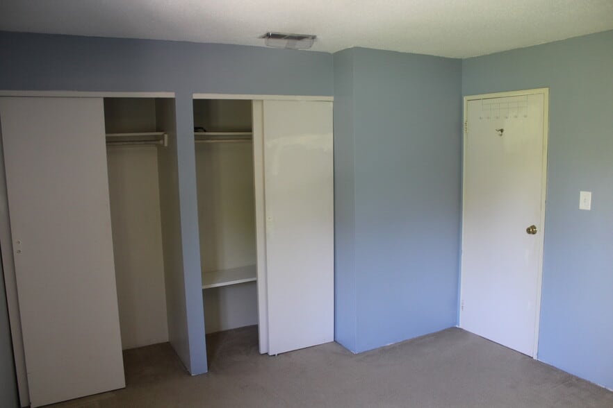 Building Photo - 10 Village Brook Ln