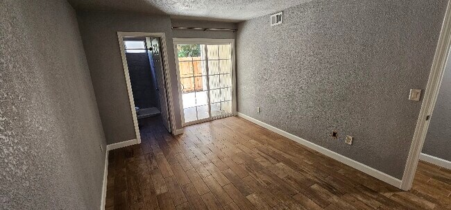 Building Photo - 2540 Antoine Ct