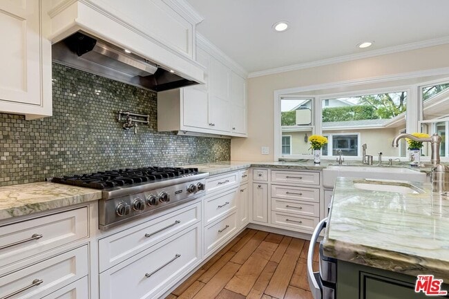 Building Photo - 4211 W Toluca Lake Ln