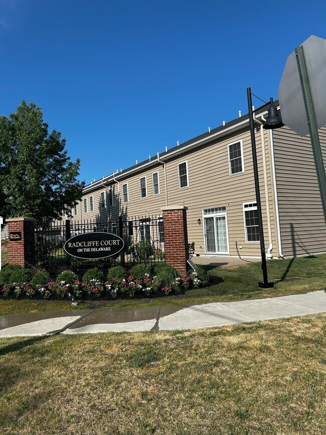 Building Photo - 16760 River View Cir