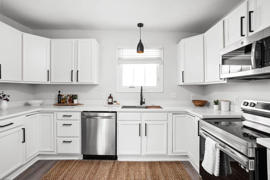 Building Photo - 4001 Broadway St