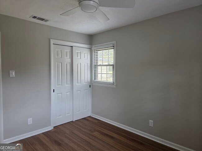 Building Photo - 103 W 15th St