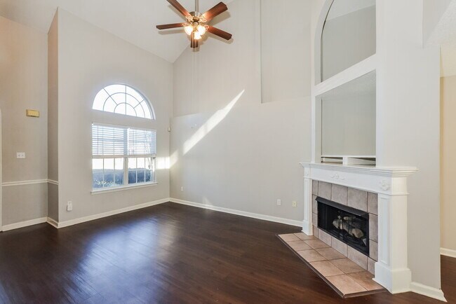 Building Photo - 9761 Dogwood Ct W