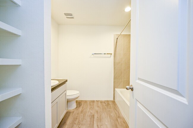 Building Photo - 5411 Auburn Gardens Ct