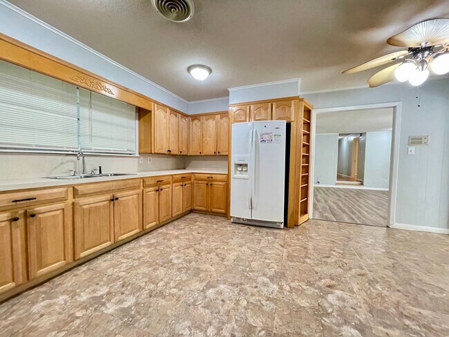 Building Photo - 136 Rwe Jones Dr