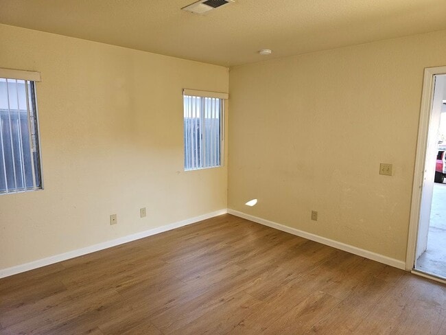 Building Photo - 4bed 2.5bath Remodeled inc. Solar & Pool