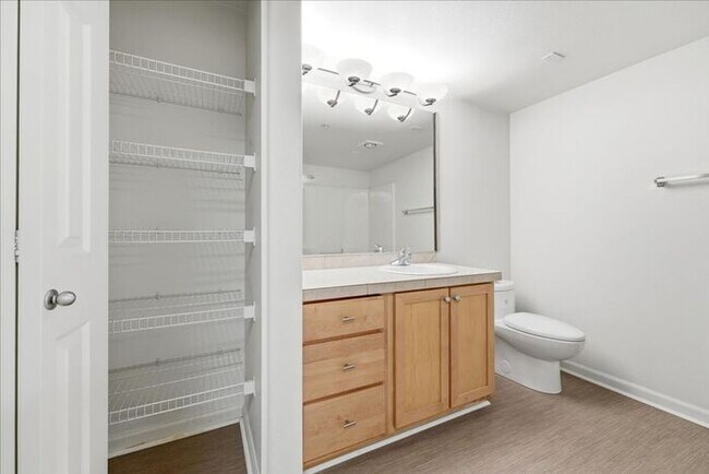 Building Photo - $1,895 • Modern 2BR Condo in Tanasbourne – Garage Included!