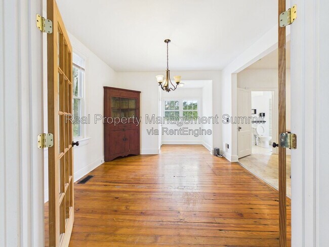 Building Photo - 523 Marquis St