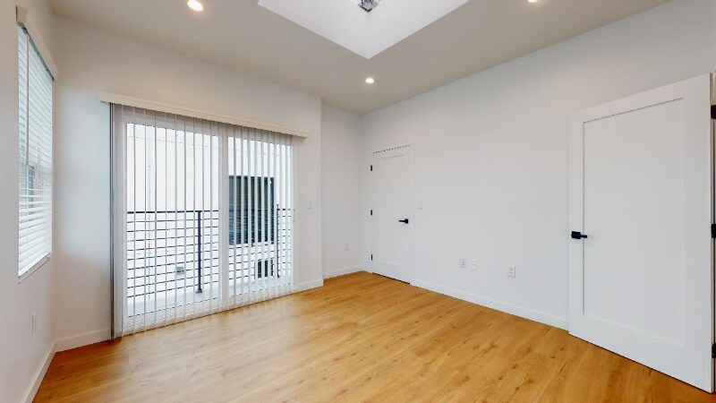Building Photo - 1309 N Harvard Blvd