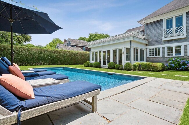 Building Photo - 121 Post Ln