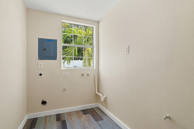 Building Photo - 3310 E Maritana Dr