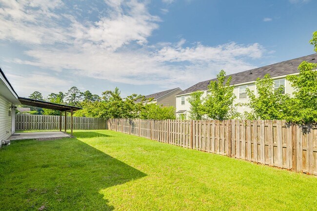 Building Photo - Move-In Ready 3-Bedroom Home with Fenced Backyard in Guyton!