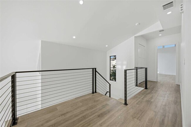Building Photo - 513 Archer St