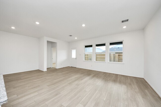 Building Photo - 5615 Buttonbush Ct