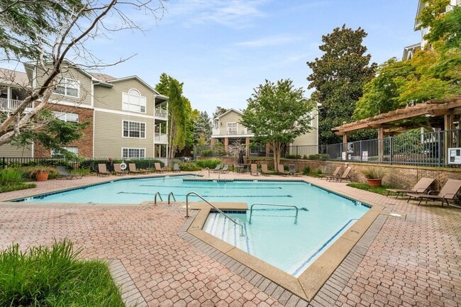 Building Photo - Beautiful One Bed One Bath Green Hills Condo
