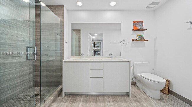 Building Photo - 1010 Brickell Ave