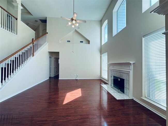 Building Photo - 2110 Winding Springs Dr