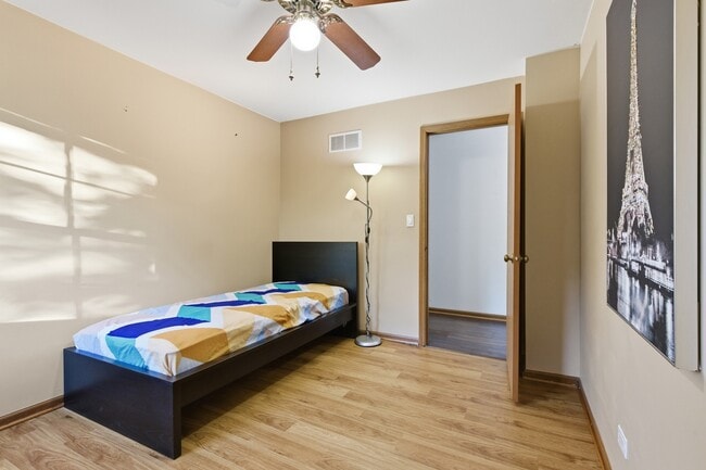 Building Photo - 1297 Woodlake Dr