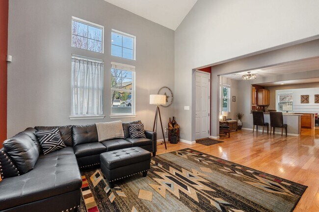 Building Photo - Furnished & Fully Equipped Low Maintenance Town Home (Somersett - Utilities Included)