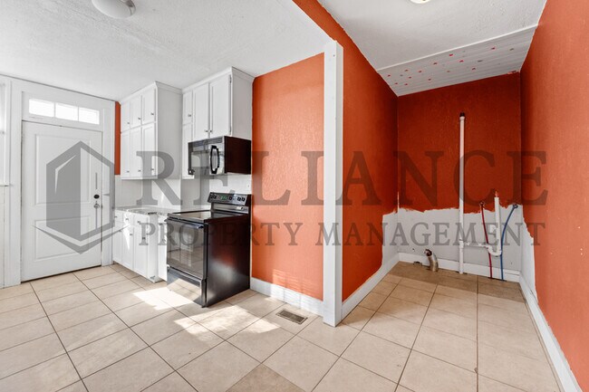 Building Photo - 3325 Victor Pl