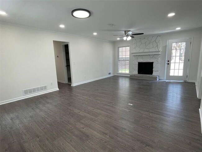 Building Photo - 1202 Lafayette Dr SW