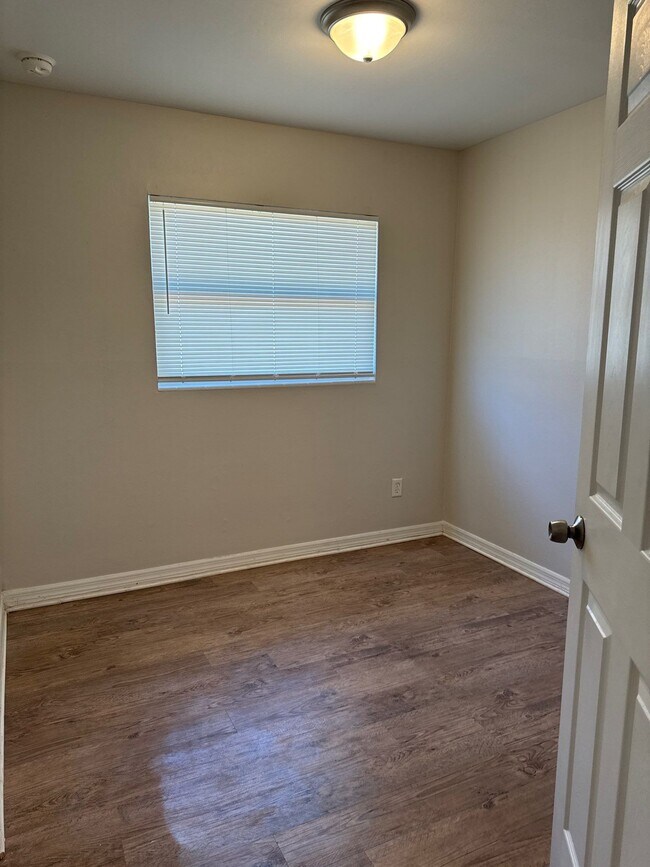Building Photo - 10569 Citrus Ln
