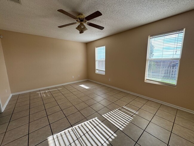 Building Photo - 4602 Hank Dr