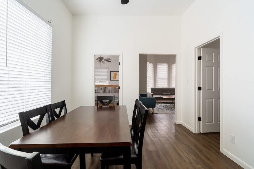 Building Photo - 2334 SE 8th Ave