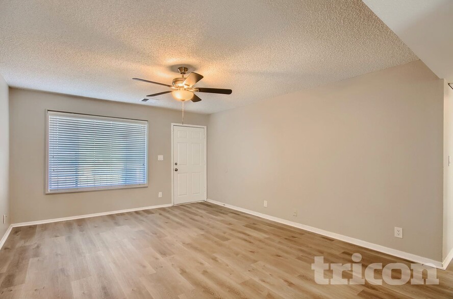 Building Photo - 452 S Johnson