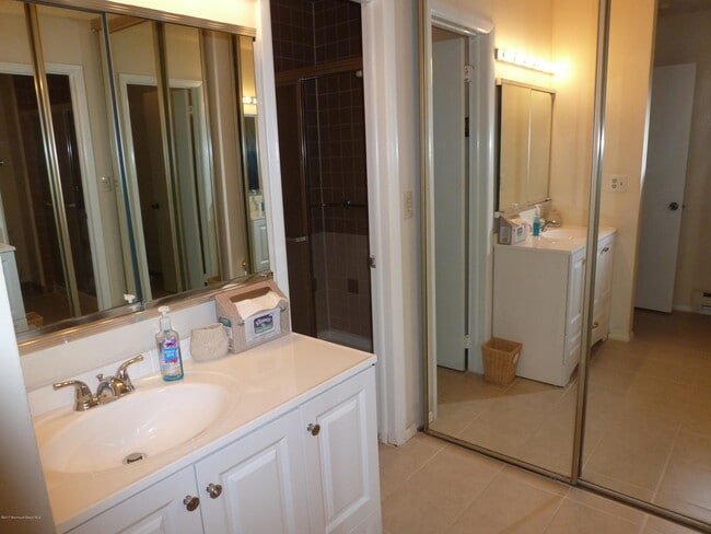 Building Photo - 434A Andover Dr