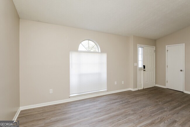 Building Photo - 4421 Wellington Terrace