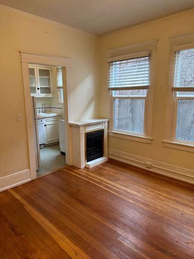 Building Photo - City of Portland Condo Studio, Great Location!