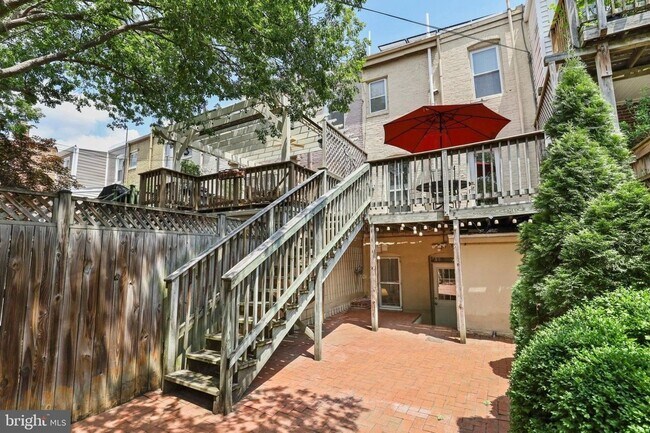 Building Photo - 310 9th St NE