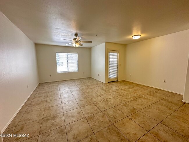 Building Photo - 5751 N Kolb Rd