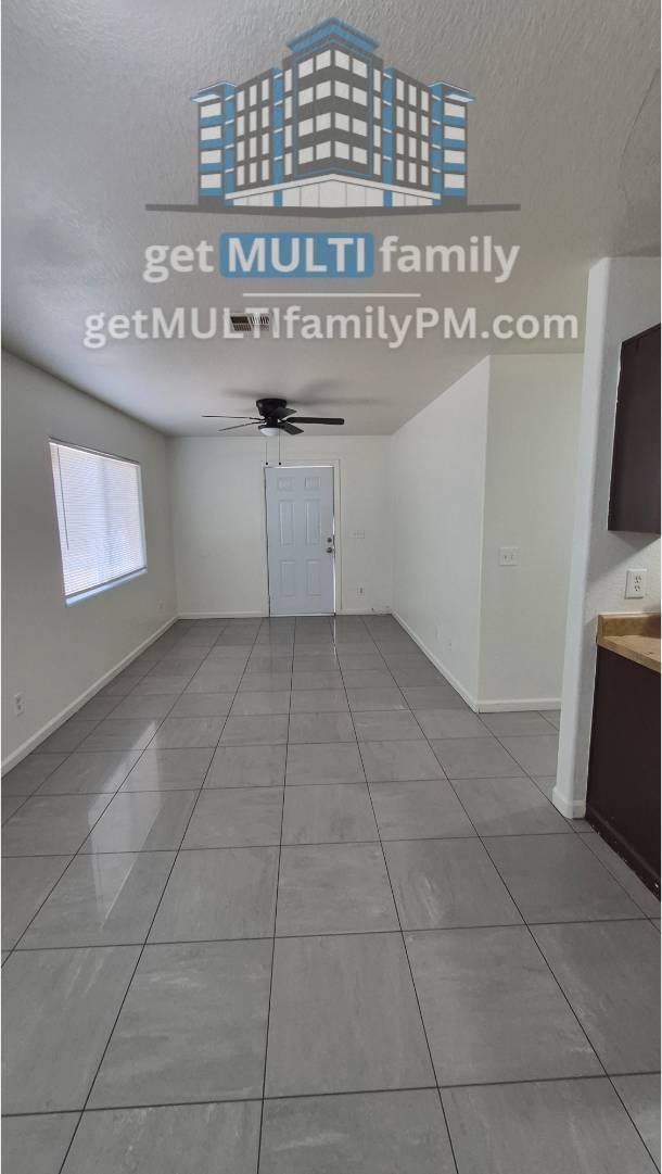 Building Photo - 3006 E Granada Rd