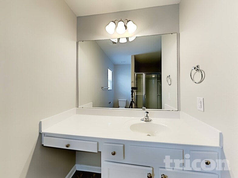 Building Photo - 933 Joselynn Drive