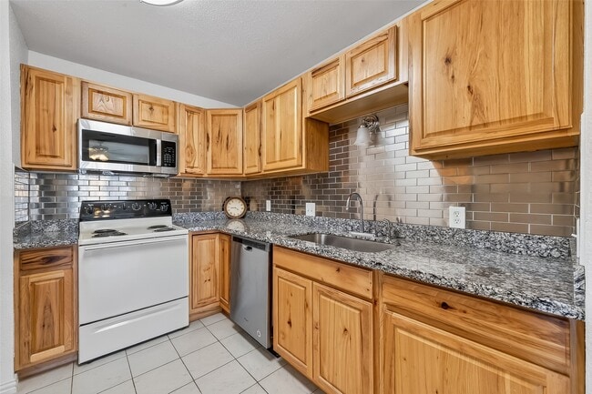 Building Photo - 6515 Morrisglen Ct