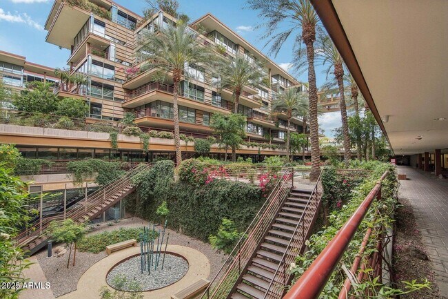 Building Photo - 7131 E Rancho Vista Dr