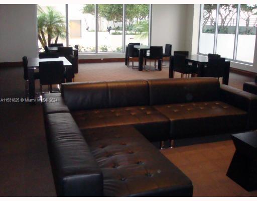 Building Photo - 1060 Brickell Ave