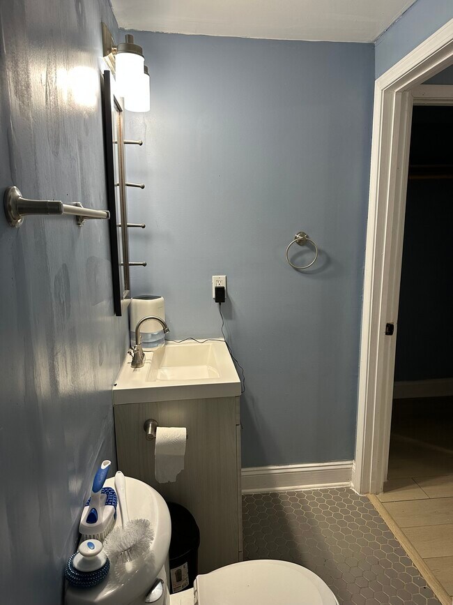 Bathroom - 120 Chappell Rd SW