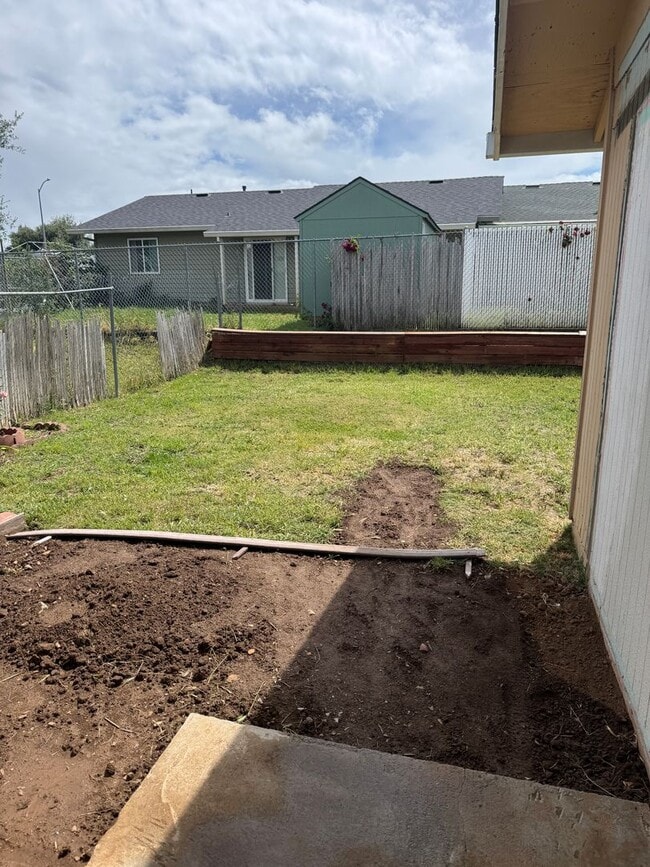 Building Photo - Single Level, Anderson Duplex near Shopping