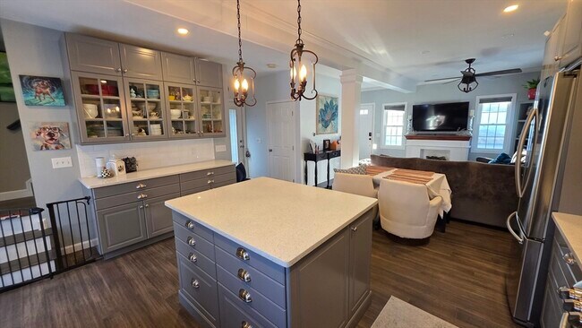 Building Photo - 533 Prospect St