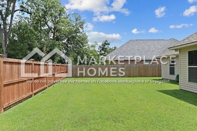 Building Photo - 462 Lake Breeze Dr