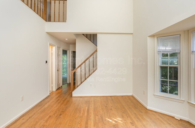 Building Photo - 7461 Ridge Oak Ct