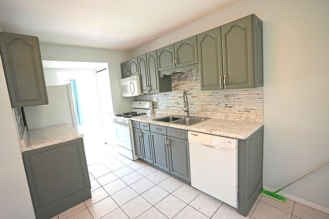 Building Photo - 2684 Waterford Ct
