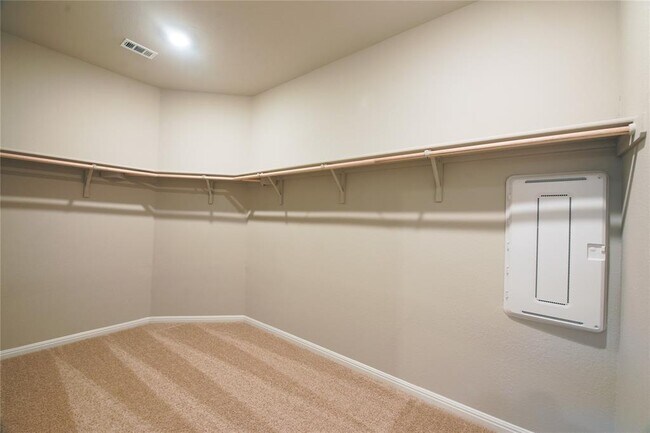 Building Photo - 106 Deep Eddy Cv