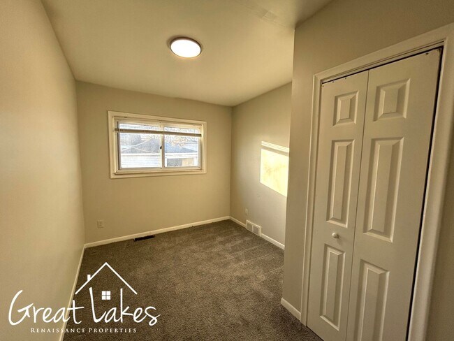 Building Photo - Charming 3 Bedroom 2 Bathroom now availabl...